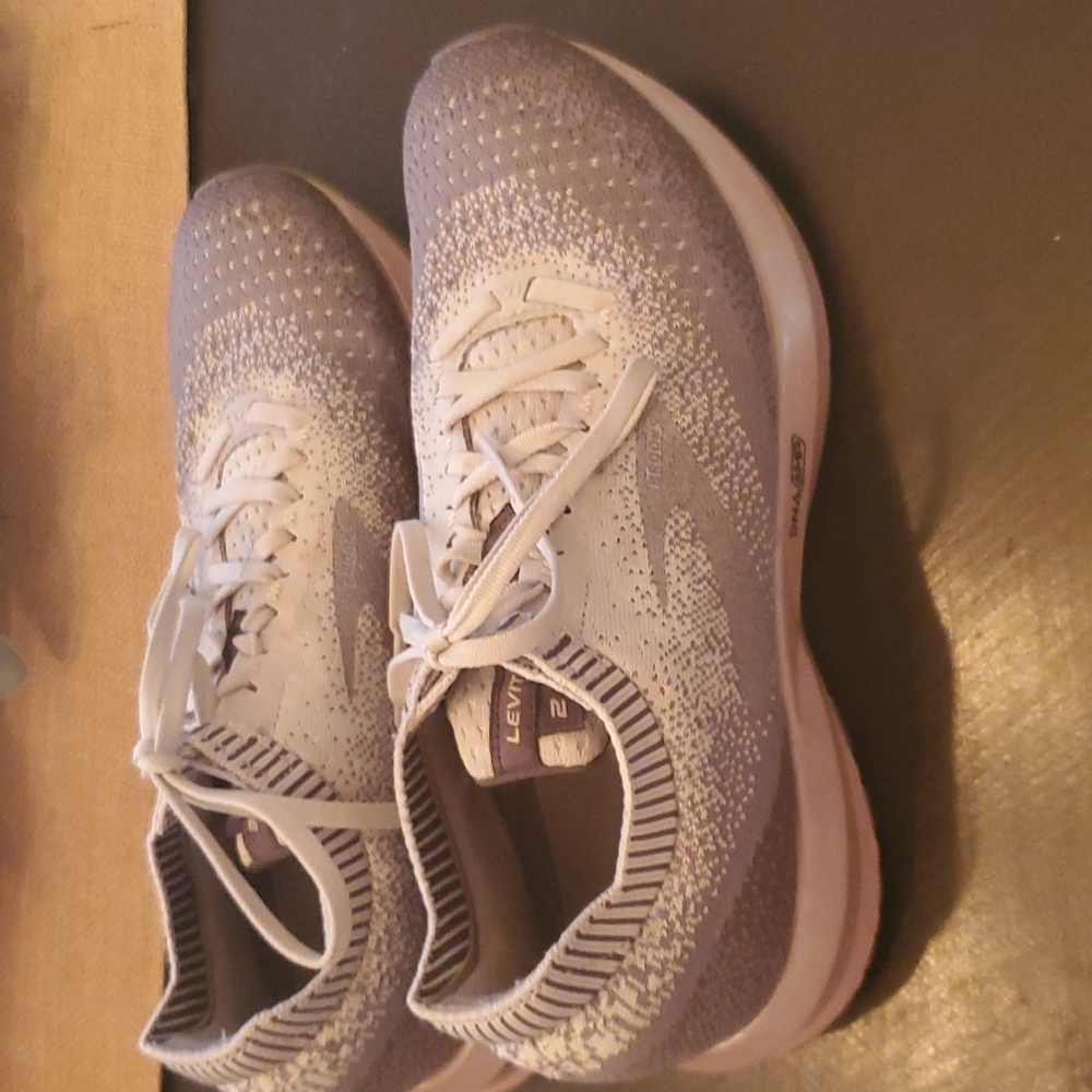 Brooks levitate 2 gray size 8.5